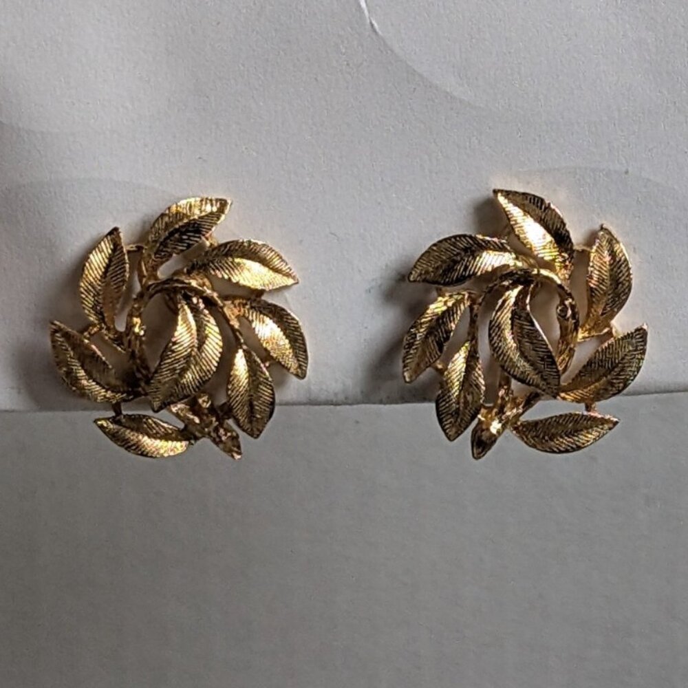 3 for $30 Vintage Signed Napier Clip/Srew Back Gold Tone Leaf Earrings 1”
